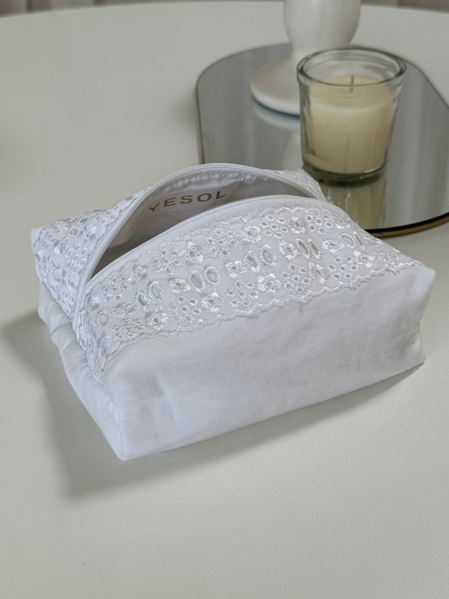 Limited Edition | Lace Beauty Bag White - the one and only